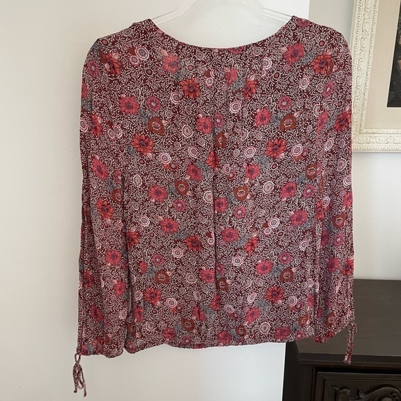 Lucky Brand floral long sleeve blouse with button details and tie wrists small - Picture 2 of 10